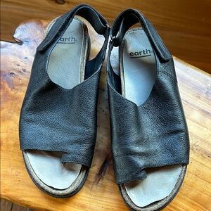 Earth Black Leather Open-Toe Sling Sandals